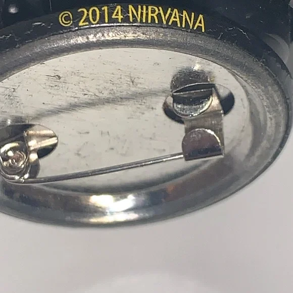 🎸 [4/$25] 2014 NIRVANA SMILEY FACE LOGO PIN BACK BUTTON BADGE 🎸 - Picture 3 of 4